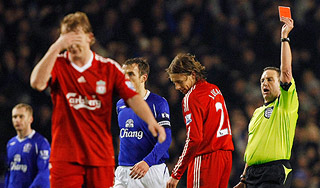 "Ливерпуль" разбит заклятыми врагами "Ливерпуль" разбит заклятыми врагами