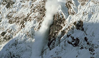 Лавина накрыла путейщиков в Кузбассе Лавина накрыла путейщиков в Кузбассе