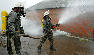 На Украине загорелся склад ядохимикатов На Украине загорелся склад ядохимикатов