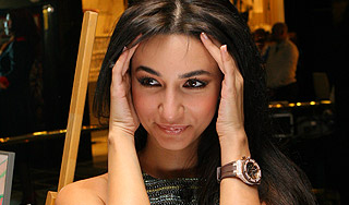 На певицу Зару напал грабитель На певицу Зару напал грабитель