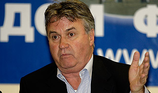 Названа дата дебюта Хиддинка в "Челси" Названа дата дебюта Хиддинка в "Челси"