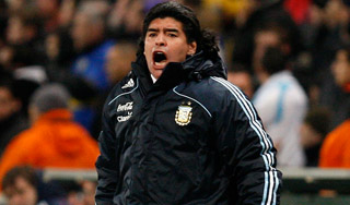 Марадона одолел французов в Марселе Марадона одолел французов в Марселе