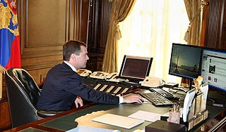 Медведев разобрался с электронной химерой Медведев разобрался с электронной химерой