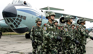 Китайцы перепутали учения с землетрясением Китайцы перепутали учения с землетрясением