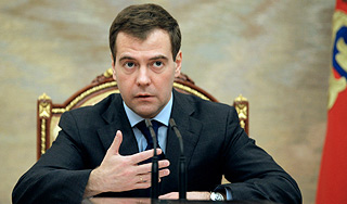 Медведев покажет пример экономии Медведев покажет пример экономии