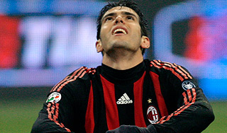 Футбольным звездам урежут зарплату Футбольным звездам урежут зарплату