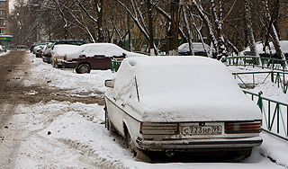 Москвичи выбросили на улицу 2 тысячи авто Москвичи выбросили на улицу 2 тысячи авто