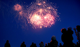 Салют украсят компьютерные технологии Салют украсят компьютерные технологии