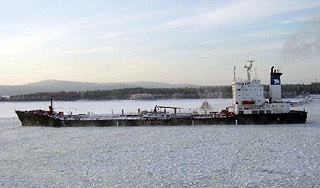 Пираты напали на российский танкер Пираты напали на российский танкер