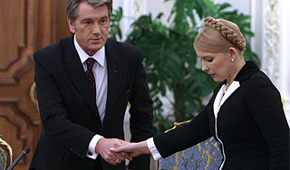 Ющенко предложил Тимошенко мир Ющенко предложил Тимошенко мир