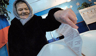 В России проходят первые "кризисные" выборы В России проходят первые "кризисные" выборы