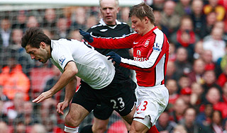 Хиддинк назвал Аршавина лидером "Арсенала" Хиддинк назвал Аршавина лидером "Арсенала"