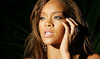 Рианна забыла обиды и вернулась к Брауну Рианна забыла обиды и вернулась к Брауну