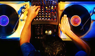 Суд лишил квартиры шумного жильца Суд лишил квартиры шумного жильца