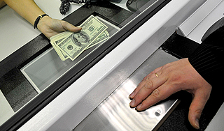 Армяне устроили панику в обменных пунктах Армяне устроили панику в обменных пунктах