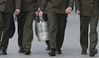 Адмиралы попались на краже ракет и бомб Адмиралы попались на краже ракет и бомб