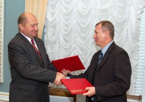 Брянская и Гомельская области подписали договор о сотрудничестве Фото пресс-службы администрации области