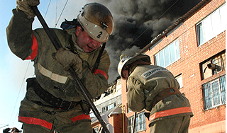 В Москве всю ночь боролись с пожаром В Москве всю ночь боролись с пожаром