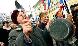 Женщины с кастрюлями объявили войну Ющенко Женщины с кастрюлями объявили войну Ющенко