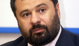 В Грузии избили бывшего посла в России В Грузии избили бывшего посла в России