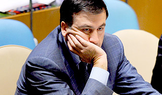 Грузины просят Саакашвили уйти в отставку Грузины просят Саакашвили уйти в отставку