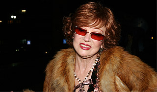 Муж держит Людмилу Гурченко в клетке Муж держит Людмилу Гурченко в клетке