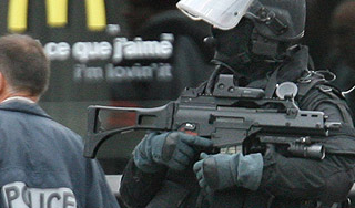 На французском Реюньоне бунтует молодежь На французском Реюньоне бунтует молодежь