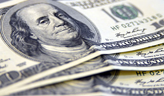 Доллар продолжил стремительное падение Доллар продолжил стремительное падение