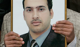 Ирак осудил ботинкометателя на три года Ирак осудил ботинкометателя на три года