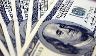 Курс доллара резко упал к рублю Курс доллара резко упал к рублю