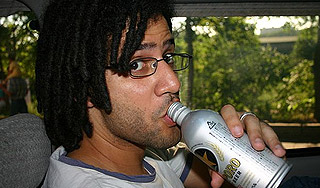 Композитор "На игле" выступает на Кавказе Композитор "На игле" выступает на Кавказе