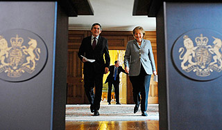 Меркель отказала Брауну в выходе из кризиса Меркель отказала Брауну в выходе из кризиса