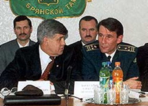 Снят с должности начальник Брянской таможни Ю.Лодкин и А.Васбулатов обсуждают дела