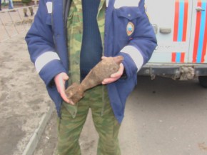 Рабочие нашли минометную мину Фото пресс-службы ГУ МЧС РФ по Брянской области