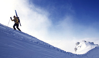 На Эльбрусе нашли тело лыжника На Эльбрусе нашли тело лыжника