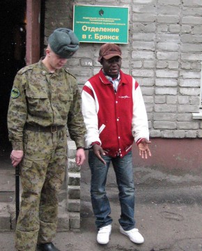 Гражданин республики Того пытался пересечь границу по поддельным документам Фото пресс-службы ПУ ФСБ РФ по Брянской области