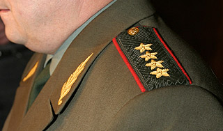 Генерала армии обвинили в мошенничестве Генерала армии обвинили в мошенничестве