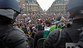Акции протеста парализовали Францию Акции протеста парализовали Францию