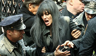 Анджелину Джоли арестовали прямо на улице Анджелину Джоли арестовали прямо на улице