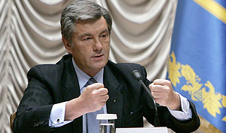 МВФ заставляет Ющенко урезать пенсии МВФ заставляет Ющенко урезать пенсии