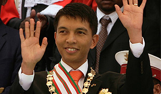 Президентом Мадагаскара стал ди-джей Президентом Мадагаскара стал ди-джей