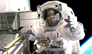 Астронавты Discovery сломали платформу МКС Астронавты Discovery сломали платформу МКС