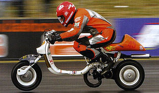 Как обогнать Ferrari на скутере Как обогнать Ferrari на скутере