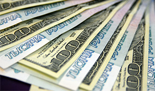 Доллар начал отыгрывать позиции у рубля Доллар начал отыгрывать позиции у рубля