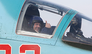 Медведев совершил атаку на боевом самолете Медведев совершил атаку на боевом самолете