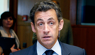 Саркози эвакуировали из самолета Саркози эвакуировали из самолета