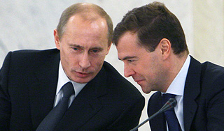 Путин обогнал Медведева по доходам Путин обогнал Медведева по доходам