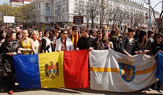 Центр Кишинева перекрыли тысячи человек Центр Кишинева перекрыли тысячи человек