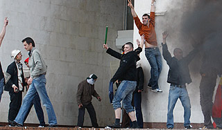 Резиденцию Воронина отдали демонстрантам Резиденцию Воронина отдали демонстрантам