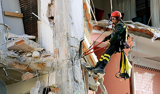 Италию сотрясают новые подземные толчки Италию сотрясают новые подземные толчки